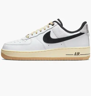 Кросівки жіночі Nike Air Force 1 '07 Black and Summit White 36.5