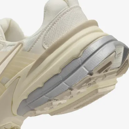 Кросівки Nike V2k