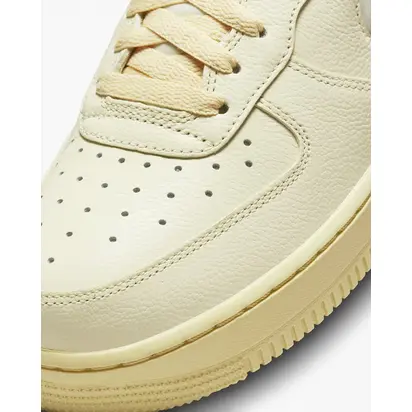 Кросівки Nike Air Force 1 07 Lx