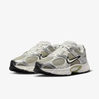 Кросівки Nike W V5 RNR, сріблястий з сірим