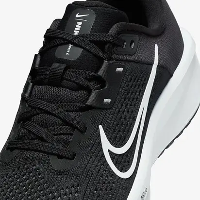Кросівки Nike WMNS QUEST 6, чорний з білим
